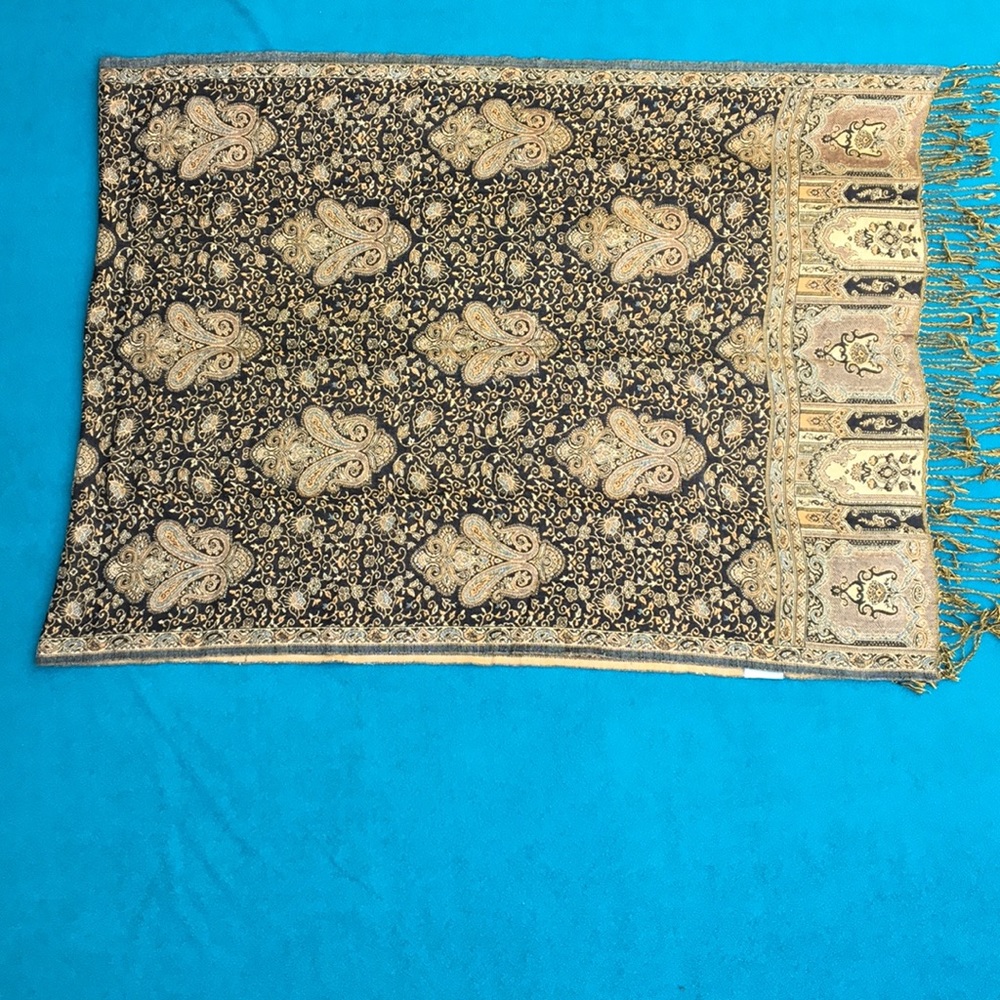 Bindya Scarf - Picture 3 of 7
